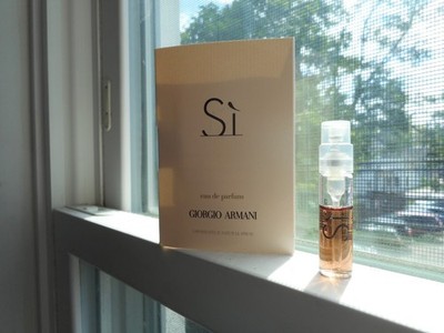 GIORGIO ARMANI EAU DE PARFUM 1.5 ML 0.05 FL OZ VAPORISATEUR NATURAL SPRAY NEW