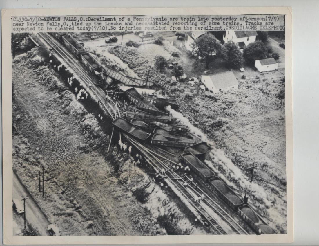 1949 NEWTON FALLS TRAIN WRECK PHOTO VINTAGE ORIGINAL 8X10