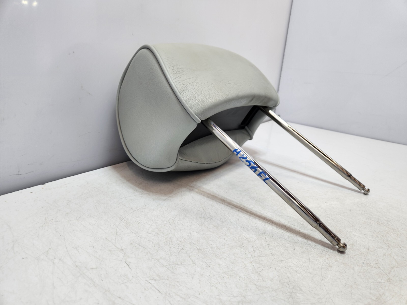 ✅03-08 OEM Maserati Quattroporte Front Left Driver Side Headrest Leather