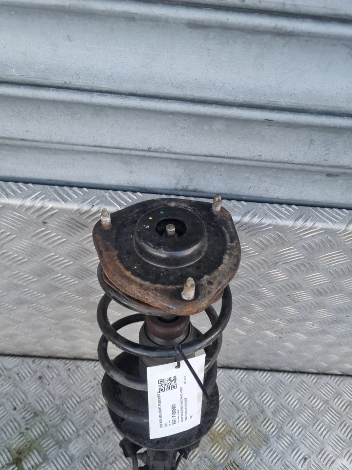 VOLVO V40 HUB AND SUSPENSION  FRONT PASSENGER SIDE 2001-2004 ESTATE - Image 2 of 4