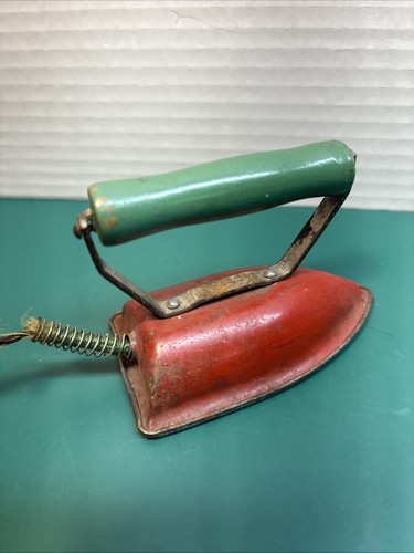 VINTAGE METAL SMALL TOY CLOTHES IRON With WOOD HANDLE - Picture 2 of 7