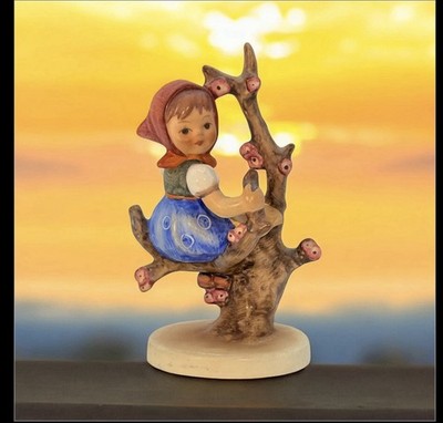 Vintage Goebel Hummel Figurine 4'' Tall ''Apple Tree Girl'' #141   West Germany 