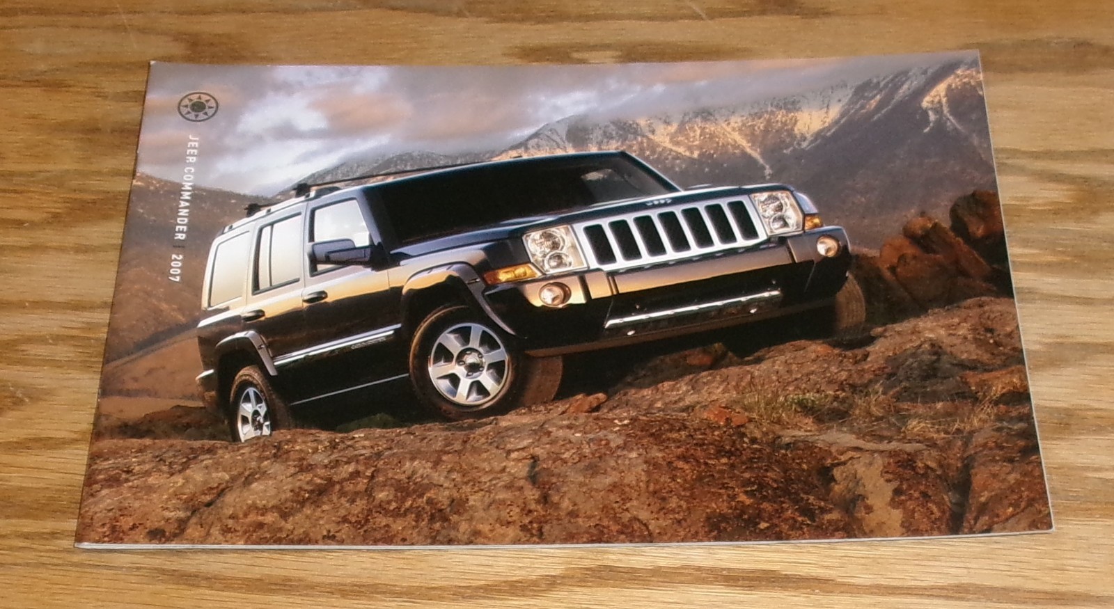 Original 2007 Jeep Commander Deluxe Sales Brochure 07 Limited Sport Overland