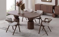 Eleganter Stuhl Aus Holz Mit Komfortabler Polsterung Und Armlehnen Hochwertig