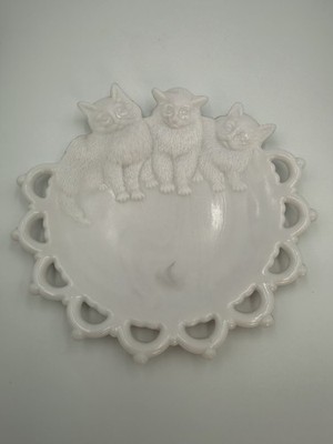 Vintage Westmoreland Trio Kitten /Cat Milk Glass Plate w/Scalloped Lace Edge 6 