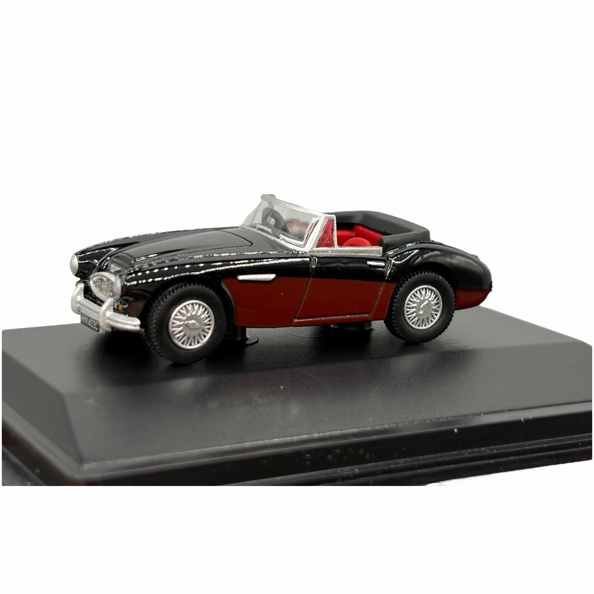 Austin Healey 3000 Black and Burgundy Classic Diecast car 1:76