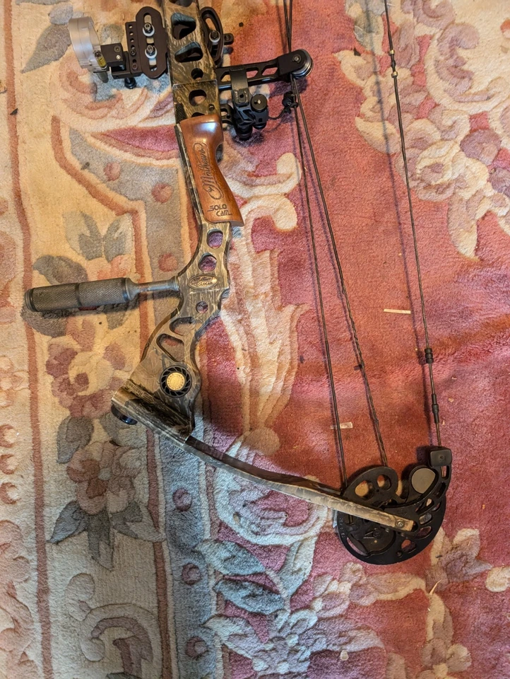 Mathews Legacy Compound Bow Nice Shape Overall  - Image 4 of 4