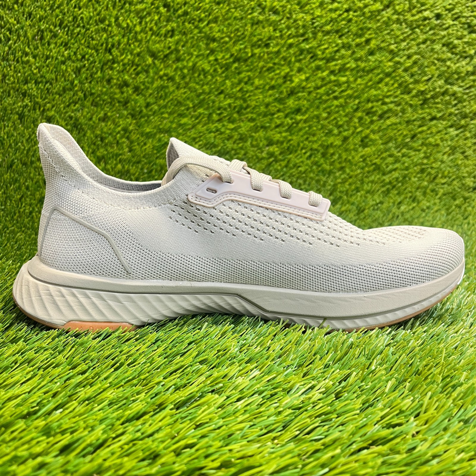 Flux Adapt Runner Sand Gum Mens Size 9 Womens Size 10.5 Running Athletic Shoes