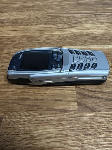 Nokia 6800 - Gray and Blue Flip Phone - Picture 8 of 15