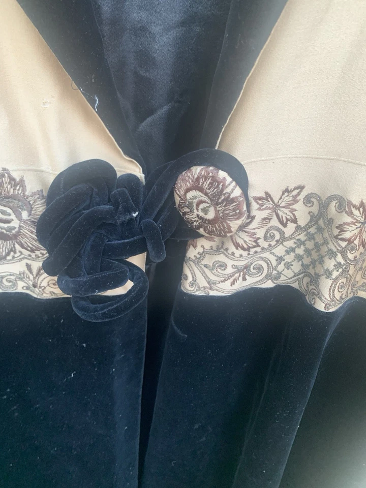 Antique 1920s? Opera Coat Black Velvet & Embroidered Gold Theatre TV Size XL - Image 4 of 4