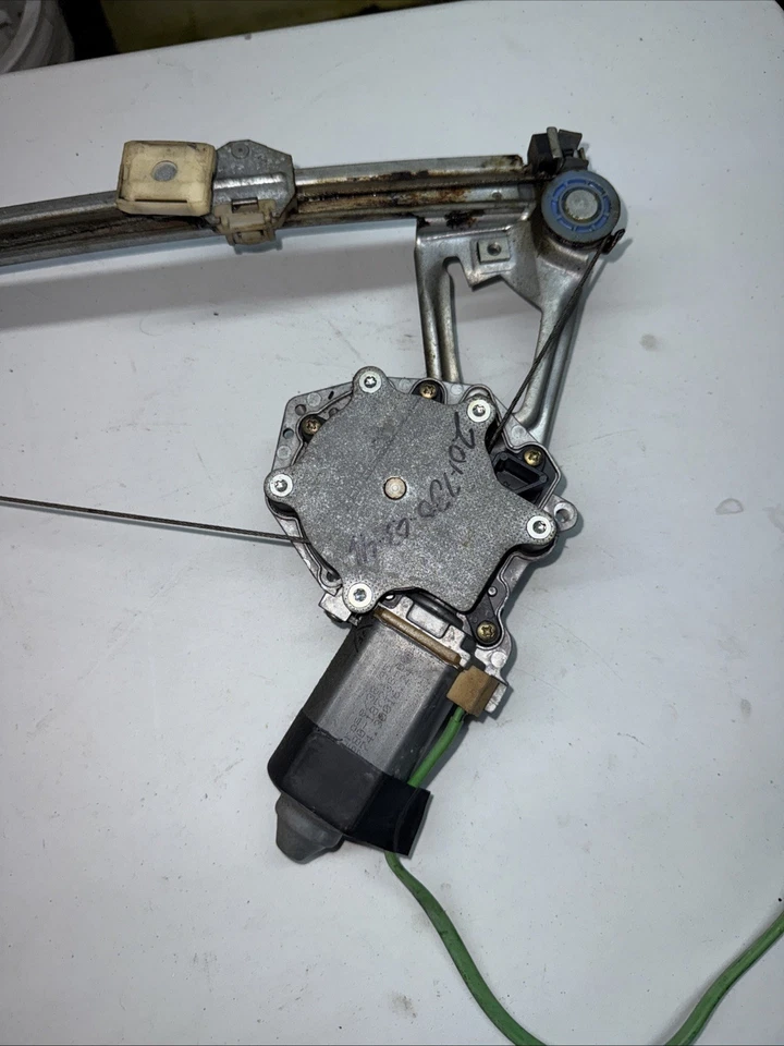 1984 - 93 Mercedes-Benz 190E - LH Rear Glass Regulator - 2017300346 - R19352 - Image 4 of 4