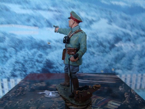 King & Country WWI German Officer with Field Telephone FW210 - Picture 3 of 3