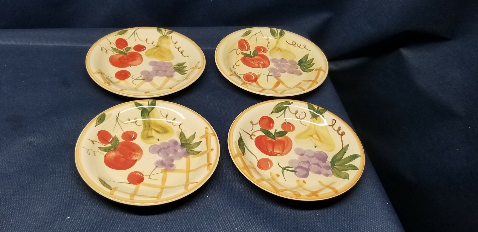 Vintage Tabletops Avenue "Kristine" Set/4 Dessert/Salad Plates Hand