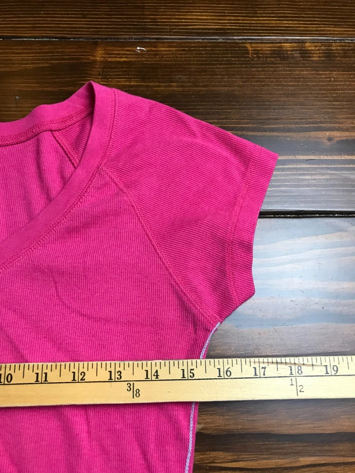 Camisa Lucy, para mujer talla grande, rosa, cuello en V, manga corta Foto 3 de 4