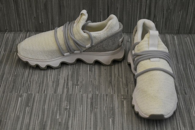 white sorel tennis shoes