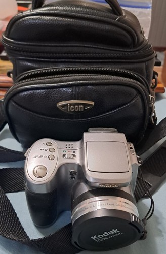 Kodak EasyShare Z740 5.0MP Digital Camera 10X Optical Zoom W/ Case