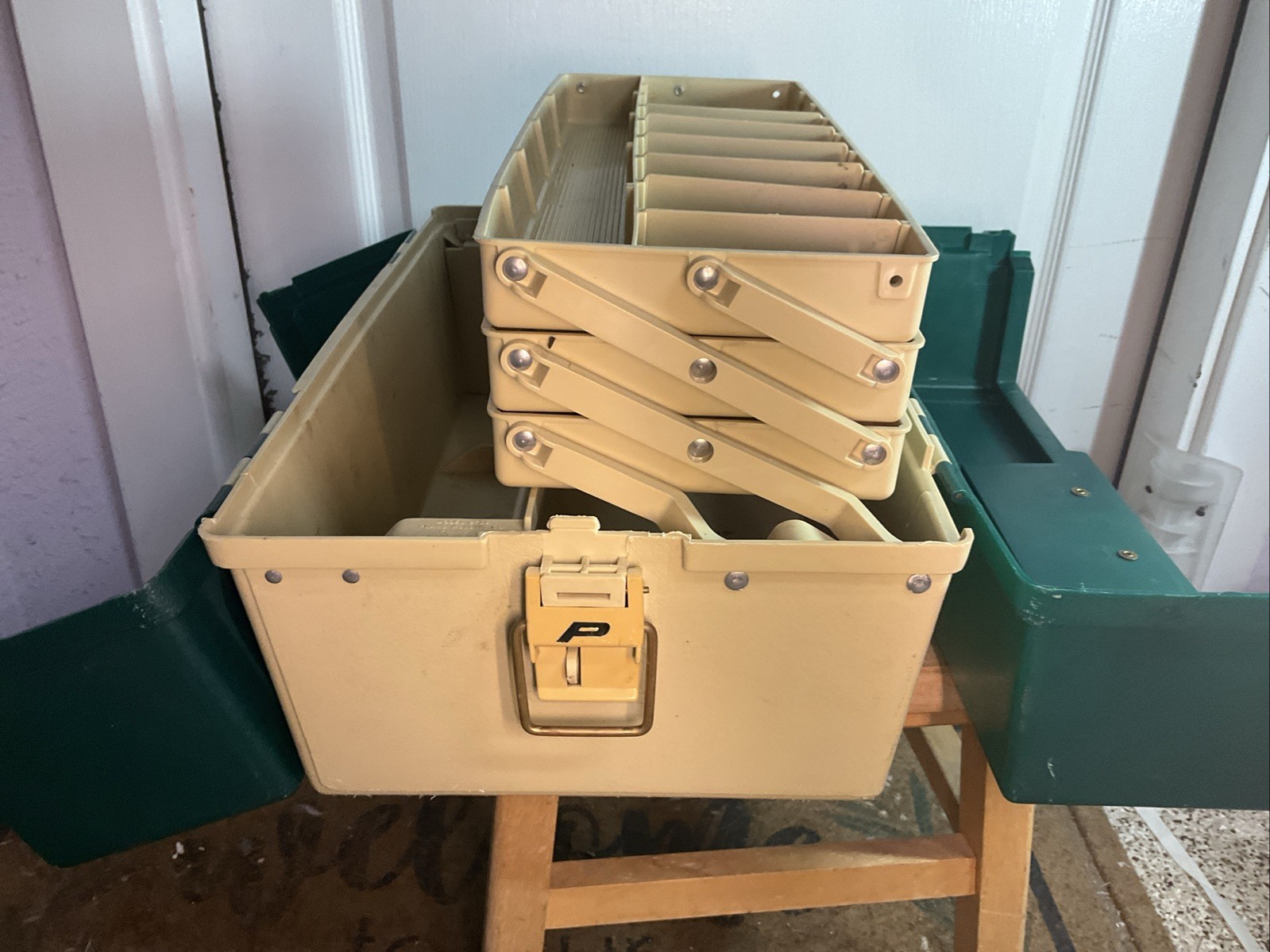 Vintage PLANO 8733 3 Tray-Side Locking-Tackle Box 17”x10”x9” - NICE!