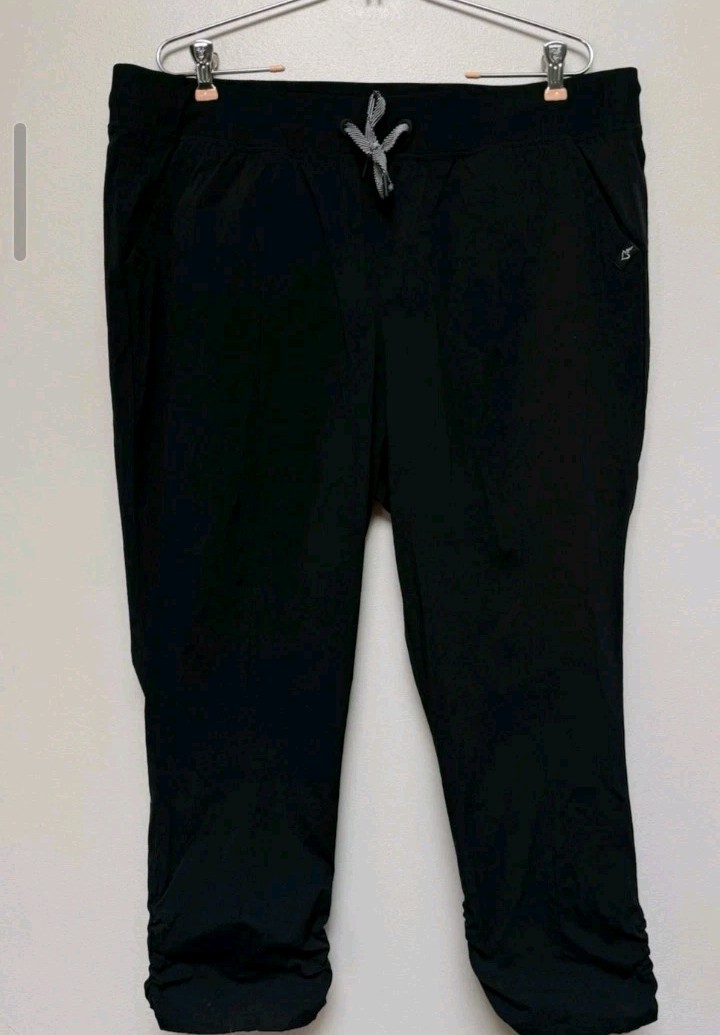 Pantalón Jogger TORRID HAPPY CAMPER Para Mujer Negro Acanalado Corbata Cintura Elastizado 2 Desgarros