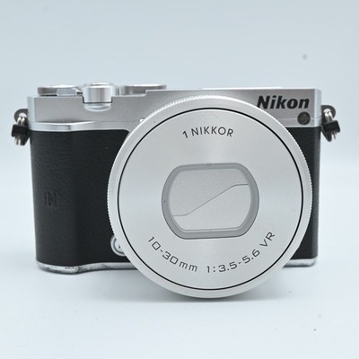 ニコン　J5 MODEL 1NILLOR DoubleLensKit Nikon 1 J5 Silver Double Lens Kit 10-30mm 18.5mm[Near Mint / 390