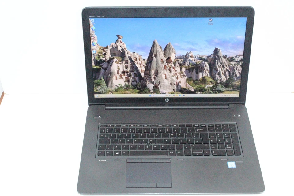 Cheap Bargain HP ZBook 17.3 G4 Core i7-7700HQ 24GB RAM 1 TB SSD Windows 11 Pro - Image 2 of 4