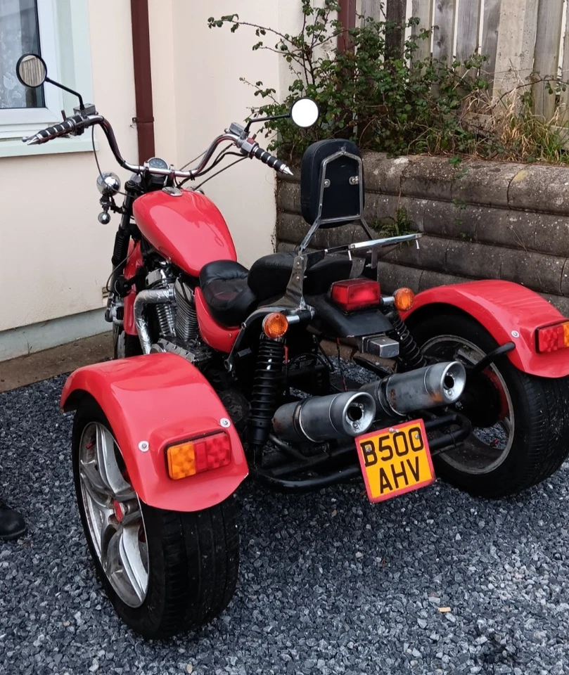 Suzuki Intruder Trike 1985 needs light recommission/restore - Image 1 of 4