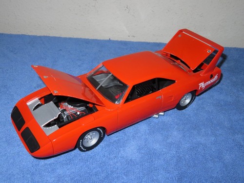 1970 PLYMOUTH SUPERBIRD RACING CHAMPIONS ERTL 1:18 OPENING HOOD & TRUNK - Picture 7 of 13