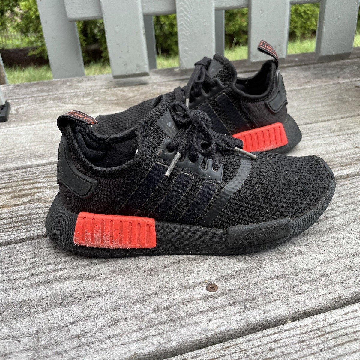 adidas NMD シューズ 黒/赤 ストライプ275 adidas NMD_R1 Black Vivid Red for Sale - Authenticity