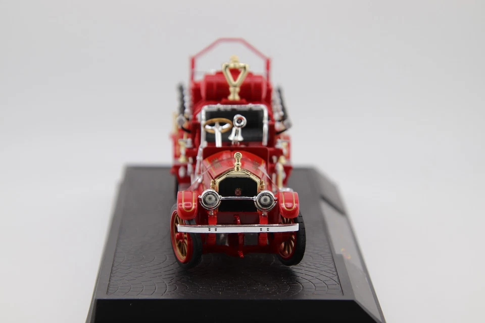 1921 American LaFrance Fire Pumper 1:32 Scale by Signature Models - Image 4 of 4