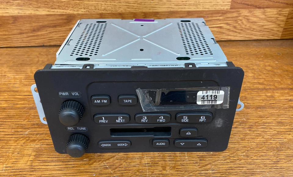 Nuevo DESBLOQUEADO OEM 2000-01-02-03-04-05 Chevy Cavalier, Malibu AM/FM Cassette Radio Foto 2 de 4