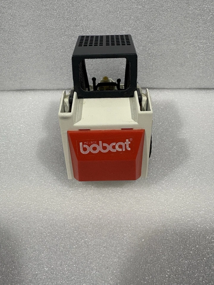 Bobcat Loader 743 Melroe Clover 1:19 Scale Die cast Model #4431 Vintage Red Box - Image 4 of 4