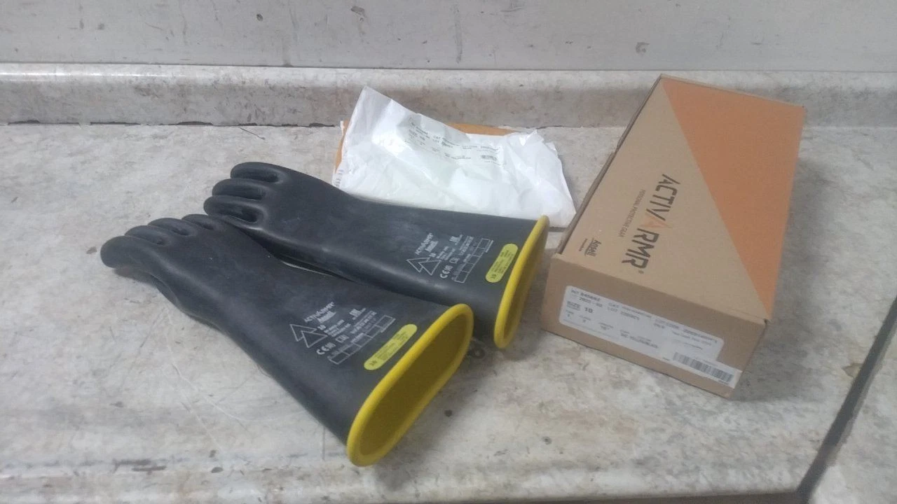 Activarmr RIG216YBSC Size 10 16 In Length Black Electrical Insulating Gloves