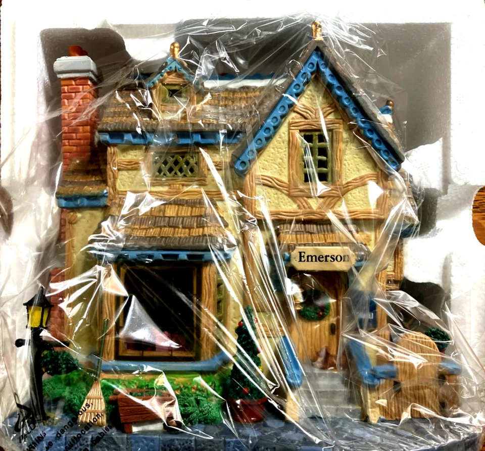 LEMAX CADDINGTON VILLAGE EMERSON MANSION IDEAL XMAS PORCELAIN ILLUMINATED HOUSE - Image 2 of 4