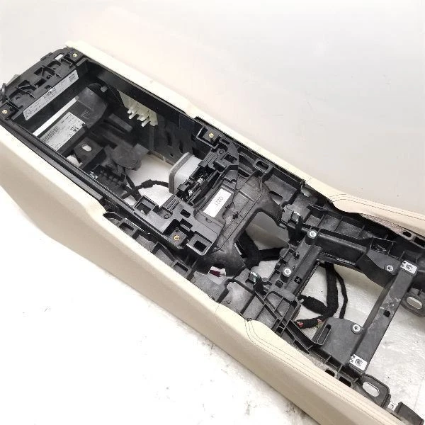 BMW G30 530i 530e 540i consola central piso crema Foto 3 de 4