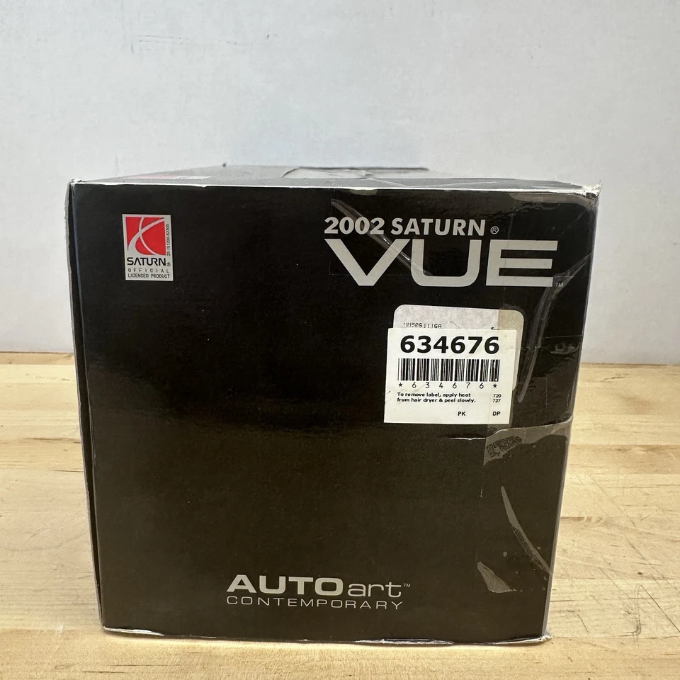 AutoART 1/18 2002 Saturn VUE Diecast Car Gold New, Damaged Box Only - Image 3 of 4