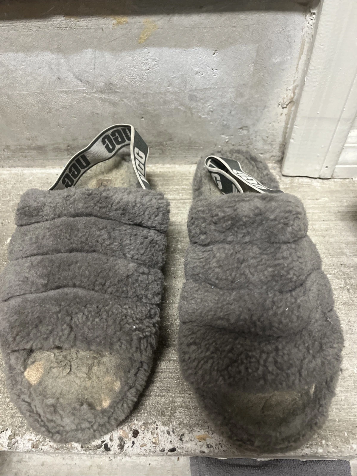 Sandalo UGG Fluff Yeah grigio slide taglia 9