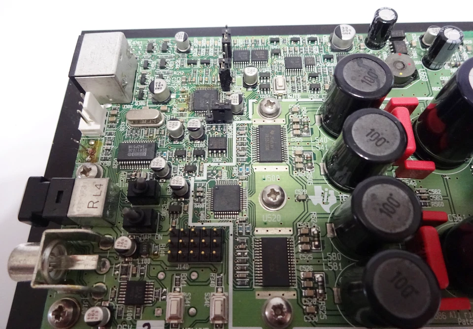 Placa de evaluación de señal analógica y mixta Texas Instruments Thunderbird TAS5100EVM Foto 3 de 4