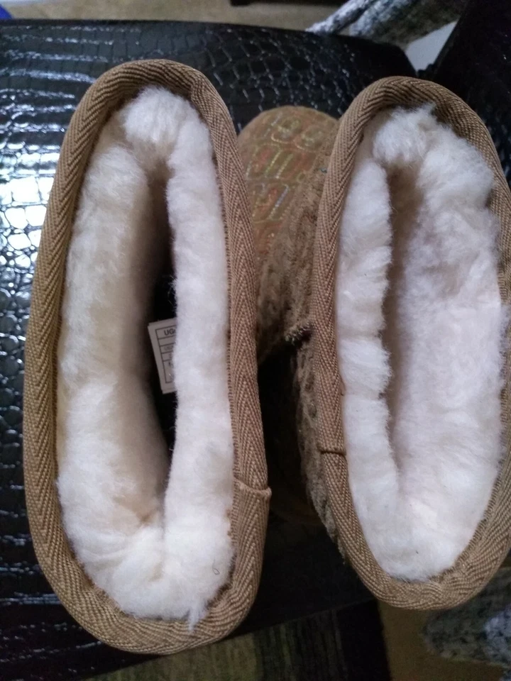 Bota Corta UGG Australia Niños Clásica Puntada Gráfica Talla 3 Nueva Cuero Beige Foto 3 de 3