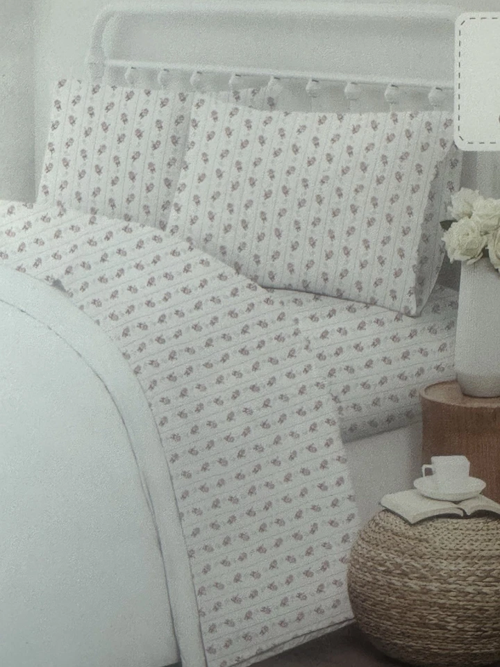 The Farmhouse Rachel Ashwell Pink Rose Cotton Sheet Set Size Queen - Image 3 of 4