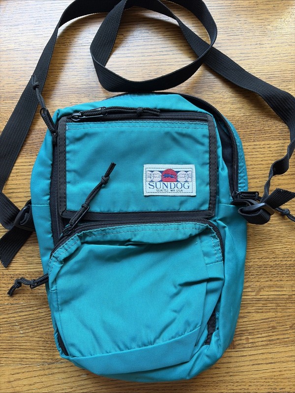 VTG USA Outdoors SUNDOG Green insulated Hiking Bag, 4 Zippered Pockets
