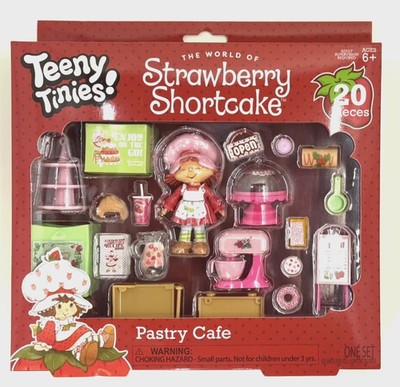 Teeny Tinies Strawberry Shortcake Pastry Cafe Mini Playset 20 Pieces NIB NEW