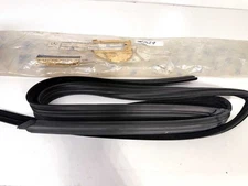 92-99 W140 Front Right Door Window Guide Rail Seal Channel Run 1407200217 NEW