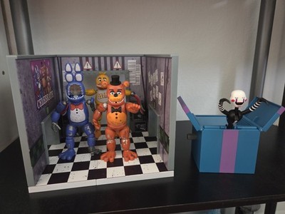 Complete Jazwares Five Nights At Freddy's 2 Office Set With Withered Freddy
