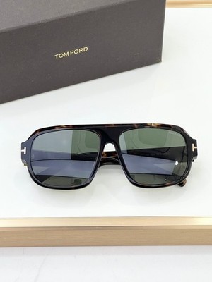 Tom Ford Turner FT1101 Unisex Sunglasses Havana Frame Green  display picture 3