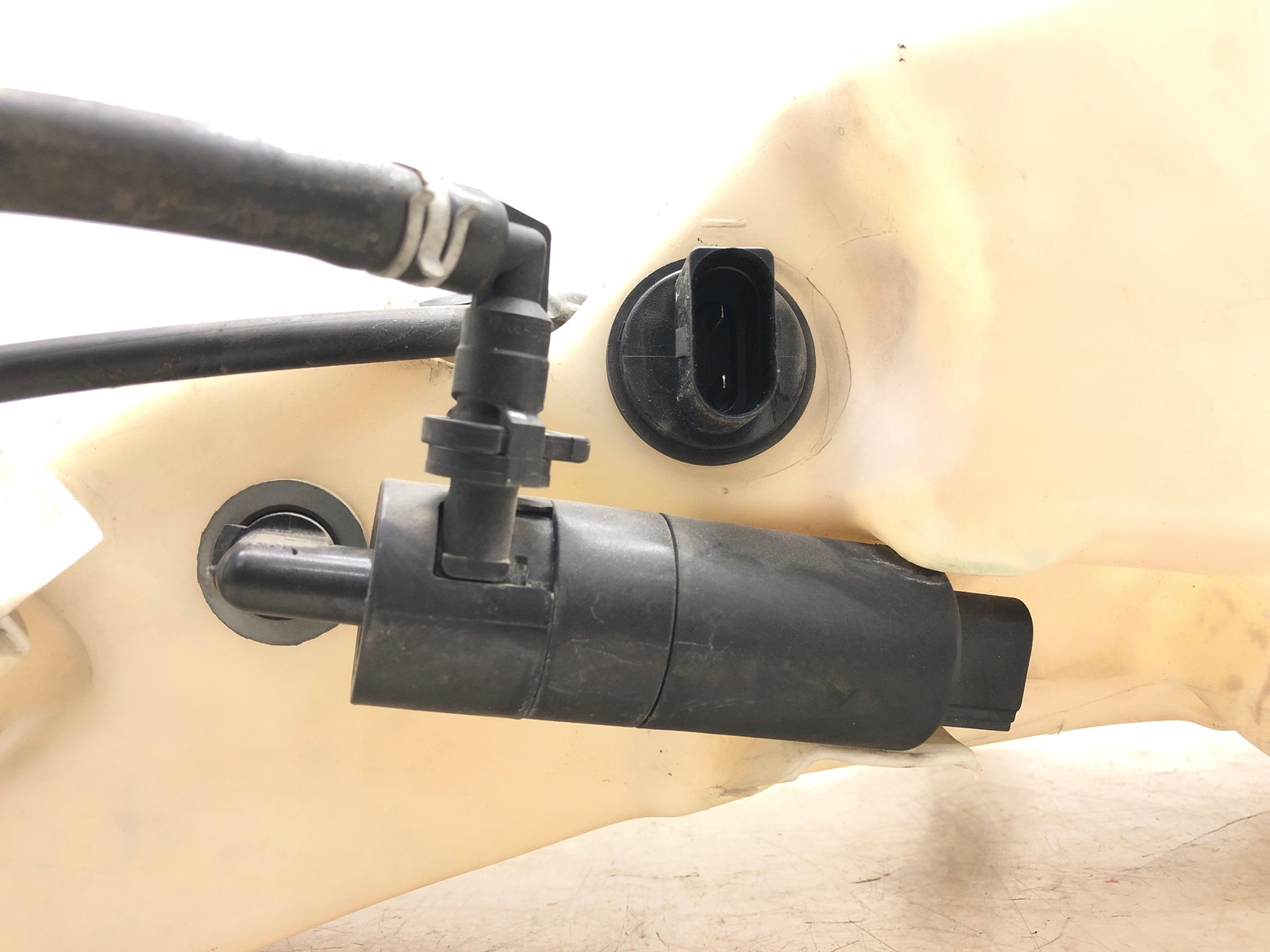 2006-2012 BENTLEY CONTINENTAL WINDSHIELD WASHER FLUID RESERVOIR TANK 3W0955453B