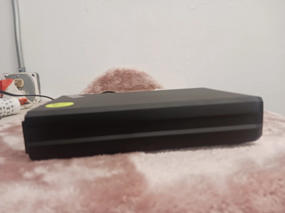 For parts! PLEXTOR PX-810UF DVD/CD Rewritable Drive - Image 3 of 4