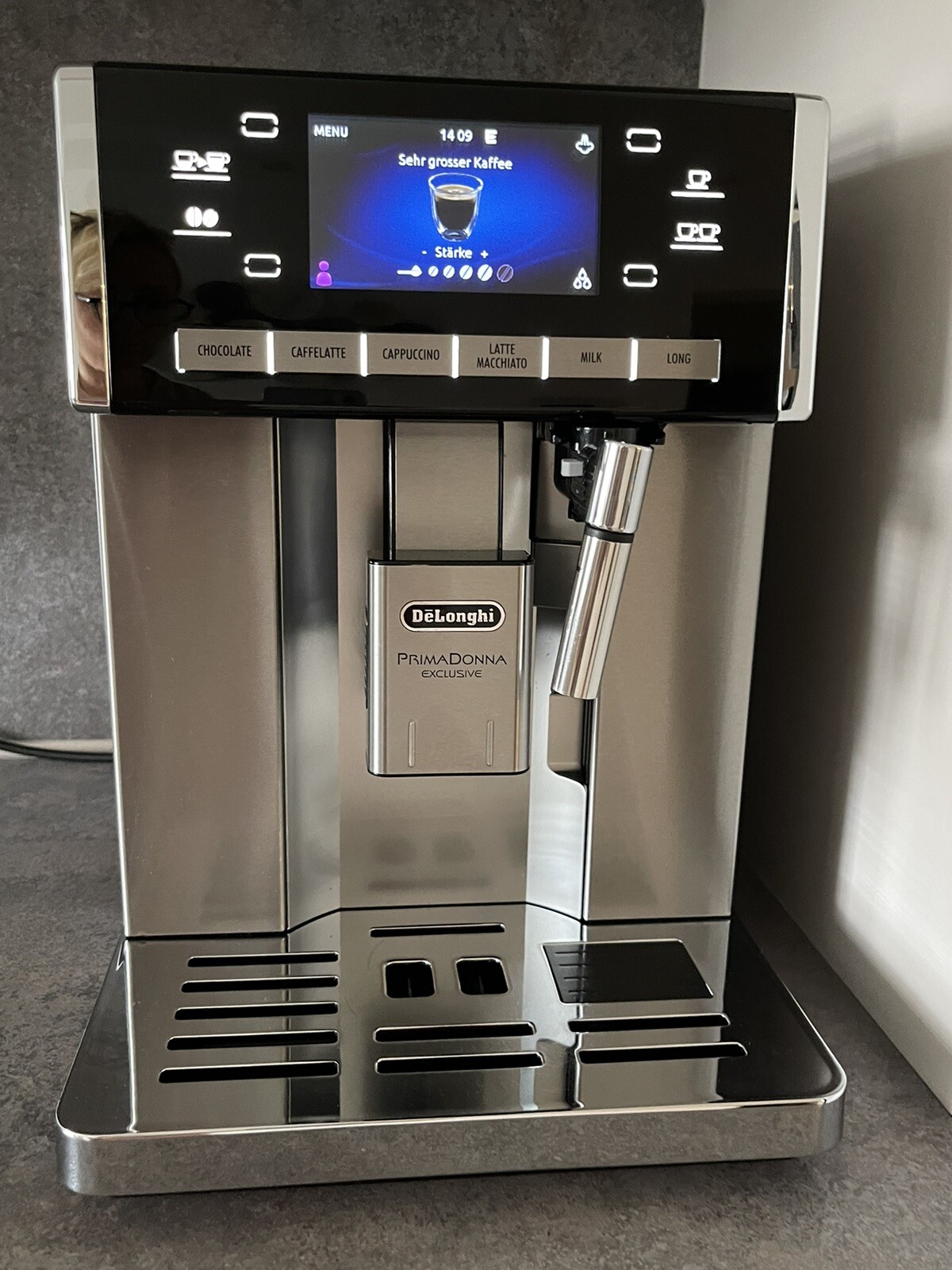 DeLonghi ESAM 6900.M PrimaDonna Exclusive Kaffeevollautomat Cappuccino