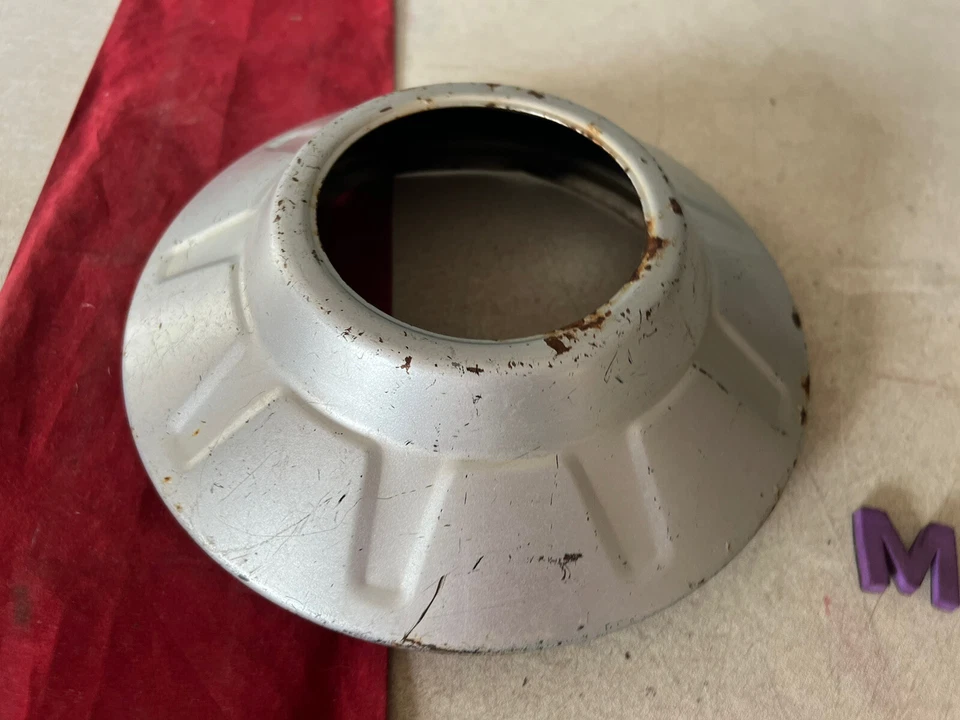 #M 1) *RARE* 1985-86 Dodge D100 Center Cap FRONT 4 x 4 - Imagem 2 de 4