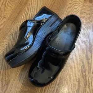 dansko professional black patent