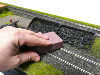 Gaugemaster GM25 Premium Large Track Rubber (Large: 77x60x20mm)