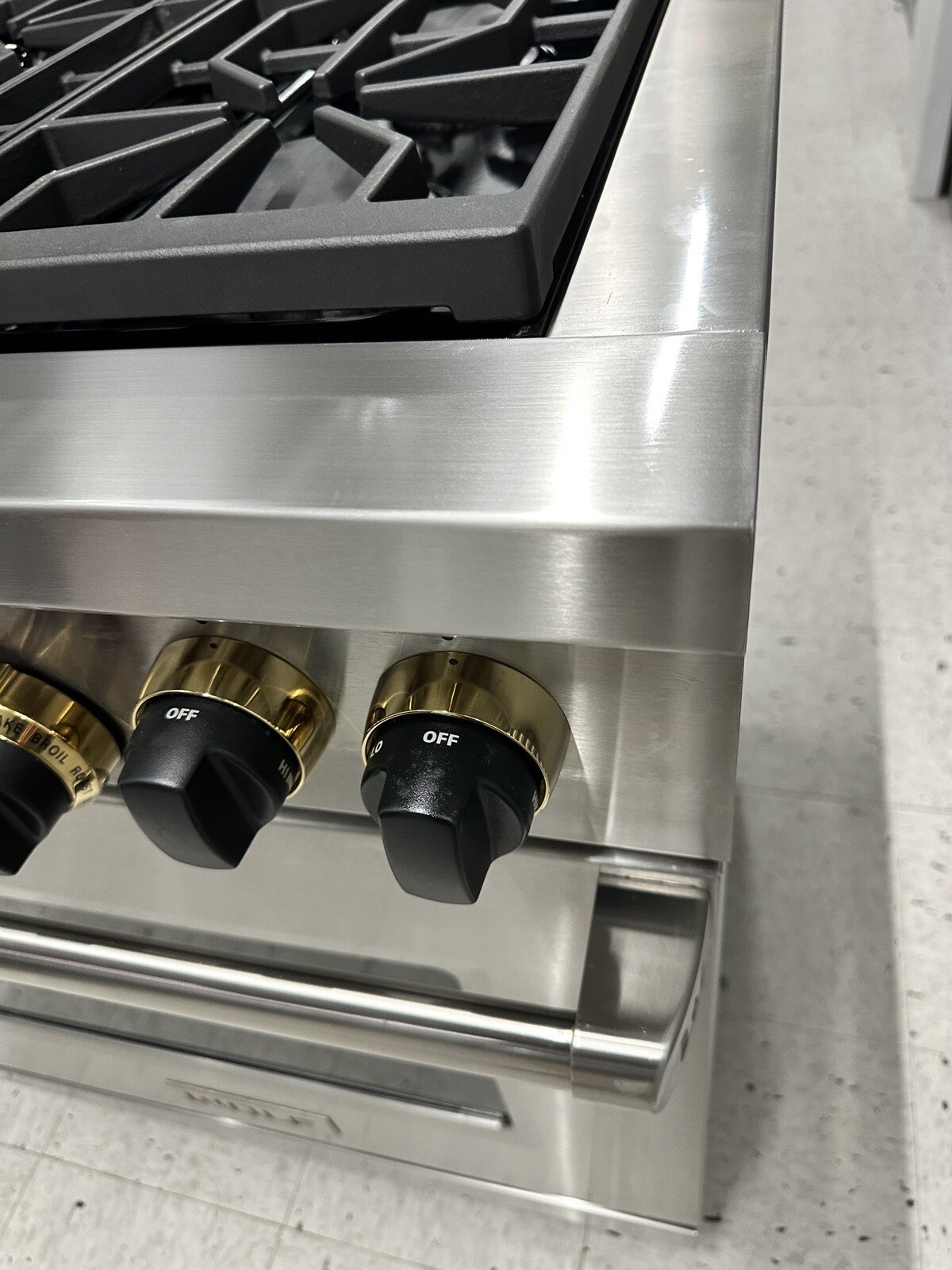 Wolf DF304 LP 30" Dual Fuel Range 4 Burners Professional Propane (LP